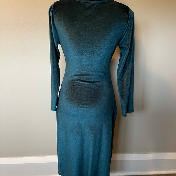 Amazon green velvet dress - Picture 3 of 3